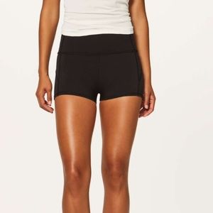 Lululemon In Movement Short *Everlux 2.5" Black Size 6